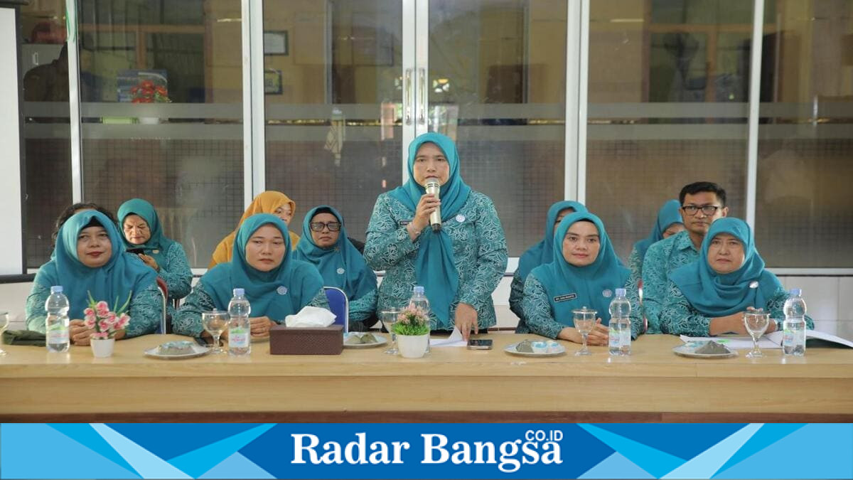 Ketua TP-PKK Kabupaten Asahan Ny. Yusnila Indriati Taufik melakukan monitoring desa percontohan HKG PKK Tahun 2026 di Kabupaten Asahan. (Foto Dok Ho/RadarBangsa.co.id)