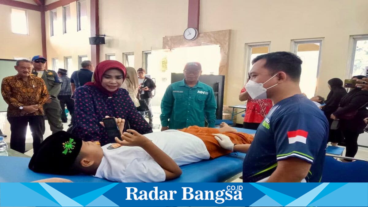 Wakil Bupati Sidoarjo Mimik Idayana menghadiri kegiatan Khitan Bahagia yang diikuti 105 anak di Desa Sedenganmijen, Krian, Minggu (21/6/2026). (Foto Dok Ho/RadarBangsa.co.id)