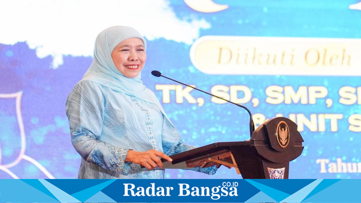 Gubernur Jawa Timur Khofifah Indar Parawansa menghadiri Gebyar Prestasi Al-Qur'an dan Wisuda Tartil Tahfidz Yayasan Khadijah Surabaya serta menyerahkan penghargaan kepada siswa berprestasi. (Foto Dok Ho/RadarBangsa.co.id).