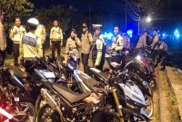 Personel Polres Lamongan menggelar operasi penertiban knalpot brong di sejumlah titik wilayah Kabupaten Lamongan. Minggu, 14 Juni 2026   (Foto Dok Ho/RadarBangsa.co.id)