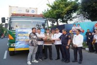 Bupati Lamongan Yuhronur Efendi melepas kontainer ekspor produk UMKM dan industri pada Lamongan EXPOrtiva 2026. Rabu, 10 Juni 2026 (Foto Dok Ho/RadarBangsa.co.id)