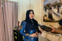 Anggota DPD RI dan MPR RI Dr Lia Istifhama atau Ning Lia saat diwawancarai awak media usai menerima Maklumat Partnership Awards 2026 kategori Politisi Peduli Pendidikan Inklusi. (Foto Dok Ho/RadarBangsa.co.id).