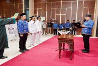 Bupati Pasuruan Rusdi Sutejo melantik dan mengambil sumpah jabatan 80 pejabat Eselon II, III, dan IV di Auditorium Mpu Sindok, Kompleks Kantor Bupati Pasuruan, Senin (8/6/2026). (Foto Dok Ho/RadarBangsa.co.id)