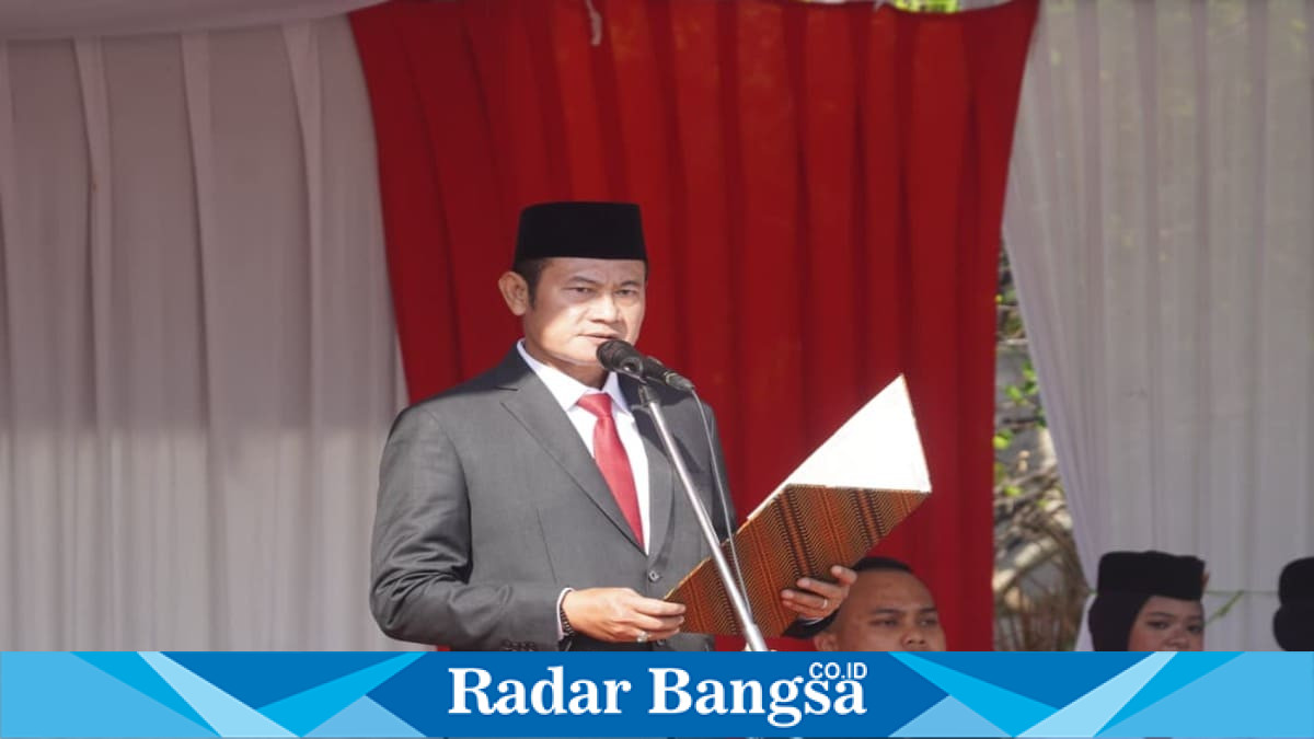 Bupati Lamongan Yuhronur Efendi memimpin upacara Hari Lahir Pancasila di Halaman Kantor Pemkab Lamongan. Senin, 1 Juni 2026. (Foto Dok Ho/RadarBangsa.co.id)