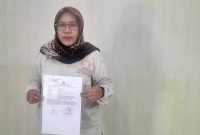 Wakil Ketua DPC Partai Gerindra Jember, Sri Rahayuningsih, melaporkan akun media sosial "Rakhel" ke Polres Jember atas dugaan ujaran kebencian dan pencemaran nama baik partai, Selasa, 2 Juni 2026. (Foto Dok Ho/RadarBangsa.co.id)