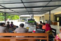 Kapolsek Tikung bersama anggota, Satpol PP, dan warga mengikuti nobar pertandingan Korea Selatan vs Republik Ceko di Mapolsek Tikung. Jumat, 12 Juni 2026   (Foto Dok Ho/RadarBangsa.co.id)