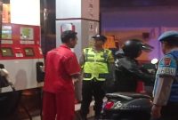 Personel Polsek Tikung melaksanakan patroli objek vital di sejumlah lokasi strategis Kecamatan Tikung, Lamongan, Jumat malam (19/6/2026). (Foto Dok Ho/RadarBangsa.co.id)