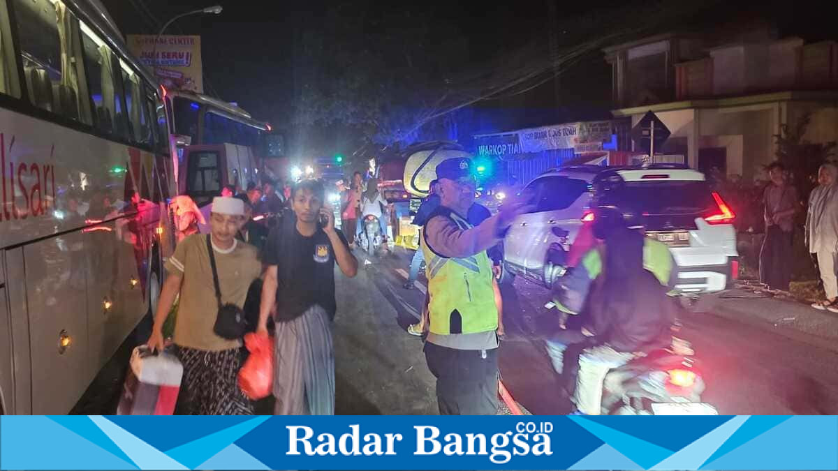Suasana penyambutan jamaah haji Kloter 32 KBIH Ar-Roudloh di Gedung MTs Wahid Hasyim, Kecamatan Tikung, Lamongan. Selasa, 9 Juni 2026 (Foto Dok Ho/RadarBangsa.co.id)