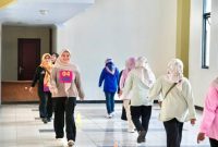 Ratusan warga dari 24 kecamatan mengikuti kegiatan cek kebugaran yang digelar KORMI Kabupaten Pasuruan bersama Dinkes DP3KB di GOR Sasana Krida Anoraga Raci, Bangil. Selasa, 9 Juni 2026. (Foto Dok Ho/RadarBangsa.co.id)