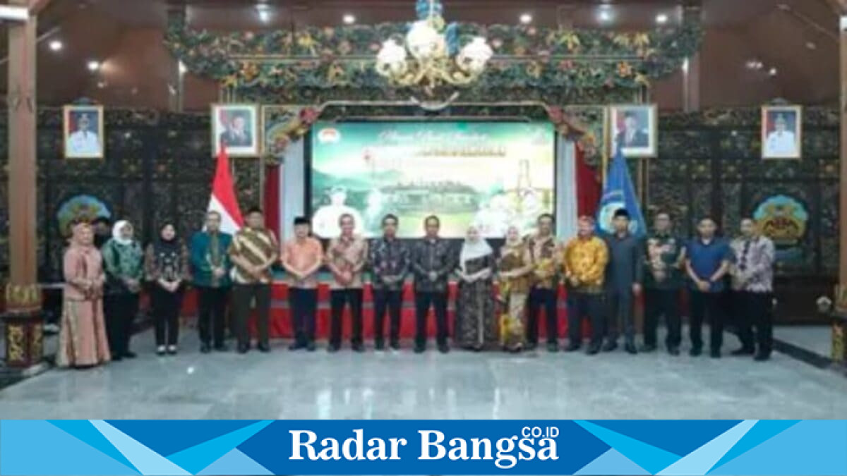 Bupati Bangkalan bersama jajaran Forkopimda dalam acara pisah sambut Dandim 0829 Bangkalan di Pendopo Agung, Rabu (17/06). (Foto Dok Ho/RadarBangsa.co.id)
