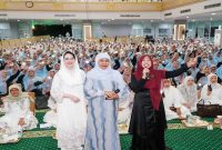 Gubernur Jawa Timur Khofifah Indar Parawansa menghadiri dzikir, sholawat, dan doa bersama menyambut Tahun Baru Islam 1448 Hijriah di Masjid Raya Islamic Centre Jawa Timur, Surabaya, Senin, 15 Juni 2026. (Foto Dok Ho/RadarBangsa.co.id)