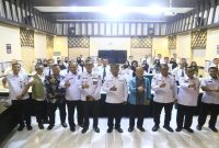 Sekda Kabupaten Probolinggo Ugas Irwanto menutup pelatihan SAKIP di Gedung Diklat BKPSDM Kecamatan Dringu bersama jajaran OPD dan BPKP Jawa Timur. Rabu, 10 Juni 2026   (Foto Dok Ho/RadarBangsa.co.id)