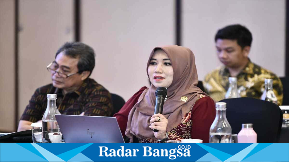 Senator Jawa Timur Lia Istifhama menyampaikan pandangannya mengenai tantangan demokrasi era digital dalam FGD Kelompok Badan Pengkajian MPR RI di Bali, Jumat (19/6/2026). (Foto Dok Ho/RadarBangsa.co.id)
