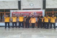 Personel Polsek Tikung melaksanakan Gerakan Indonesia Asri dan Bhakti Religi di Mapolsek Tikung dan Masjid Jami Darul Muttaqin, Minggu (21/6/2026). (Foto Dok Ho/RadarBangsa.co.id)