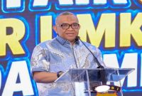 Wakil Menteri Ketenagakerjaan Afriansyah Noor saat membuka Bhayangkara Presisi Job Fair dan Bazaar UMKM Polda Jambi di Kota Jambi, Senin (22/6/2026). (Foto Dok Ho/RadarBangsa.co.id)