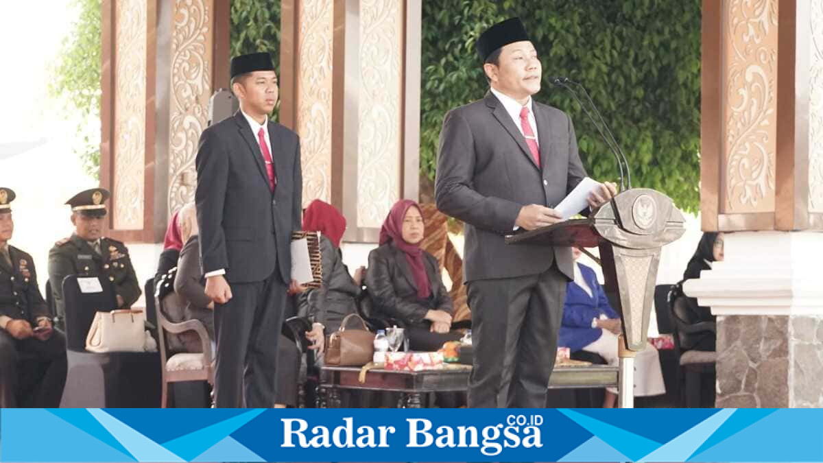 Bupati Sidoarjo Subandi saat memimpin Upacara Hari Lahir Pancasila 2026 di Alun-alun Sidoarjo. Senin, 1 Juni 2026. (Foto Dok Ho/RadarBangsa.co.id)