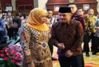 Wakil Bupati Bangkalan Moh. Fauzan Ja'far bertemu Gubernur Jawa Timur Khofifah Indar Parawansa saat menghadiri High Level Meeting Forum Investasi, TP2DD, dan TPAKD Provinsi Jawa Timur Tahun 2026 di Surabaya, Kamis (25/6/2026). (Foto Dok Ho/RadarBangsa.co.id)