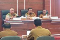 Wabup Probolinggo Fahmi AHZ memimpin rakor TKPK 2026 dan meminta seluruh OPD melakukan langkah konkret dalam percepatan penanggulangan kemiskinan. Selasa, 9 Juni 2026 (Foto Dok Kominfo/Ho/RadarBangsa.co.id)