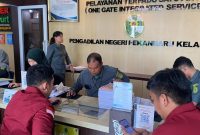 Tim Penuntut Umum Kejari Pelalawan melimpahkan berkas perkara dugaan korupsi penyaluran pupuk subsidi ke Pengadilan Tipikor pada PN Pekanbaru, Rabu (1/7/2026). (Foto Dok Ho/RadarBangsa.co.id)