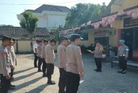 Kapolsek Laren AKP Anang Purwo Widodo, S.H., memimpin apel pagi di Mako Polsek Laren, Rabu (22/7/2026). (Foto Dok Ho/RadarBangsa.co.id)
