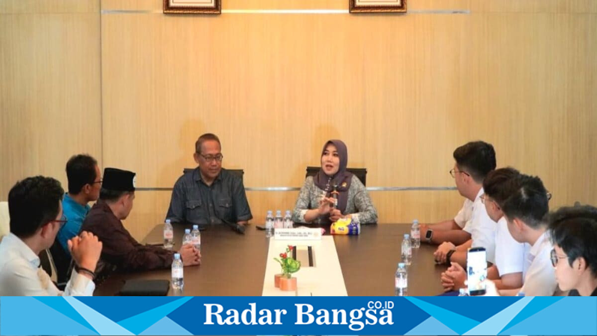 Anggota DPD RI Lia Istifhama menerima audiensi pengurus GAS Pemuda di Kantor Perwakilan DPD RI Jawa Timur, Surabaya, Senin (20/7/2026). (Foto Dok Ho/RadarBangsa.co.id)