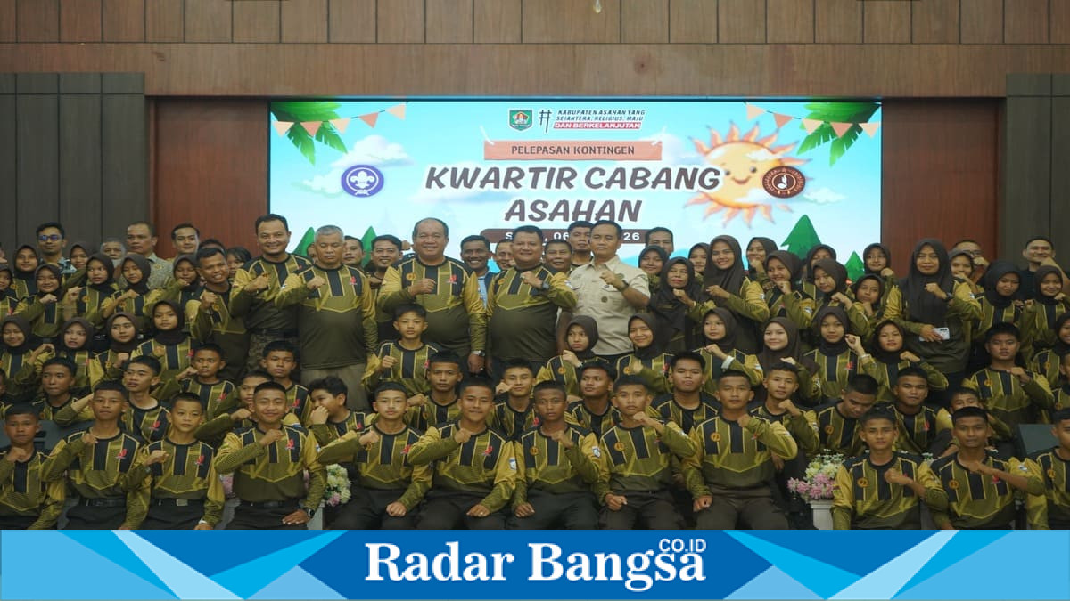 Bupati Asahan Taufik Zainal Abidin melepas 115 kontingen Pramuka Asahan menuju Jambore Daerah XI Sumatera Utara di Pendopo Rumah Dinas Bupati, Senin (6/7/2026). (Foto Dok Ho/RadarBangsa.co.id)