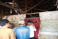 Bupati Jember Gus Fawait meninjau rumah calon penerima bantuan RTLH di Desa Wonojati, Kecamatan Jenggawah, Senin, 13 Juli 2026. (Foto Dok Ho/RadarBangsa.co.id)