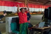 Bupati Bangkalan Lukman Hakim membaur bersama warga saat nobar Final Piala Dunia 2026 di Pendopo Agung Bangkalan, Senin (20/7/2026). (Foto Dok Ho/RadarBangsa.co.id)