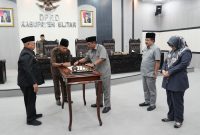 Rapat Paripurna DPRD Kabupaten Blitar menyetujui Ranperda Pertanggungjawaban APBD 2025 dan menerima penjelasan KUA-PPAS 2027 di Blitar, Jumat (10/7/2026). (Foto Dok Ho/RadarBangsa.co.id)
