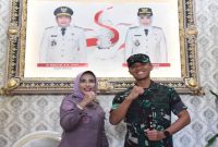 Wakil Bupati Sidoarjo Hj. Mimik Idayana menerima kunjungan Dandim 0816 Sidoarjo Letkol Inf. Abraham Prihadi di rumah dinas Wakil Bupati, Kamis (2/7/2026). (Foto Dok Ho/RadarBangsa.co.id)