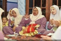 Ratusan warga mengikuti tradisi Syi’iran Bluk Gebluk di Desa Rembang, Kecamatan Rembang, Pasuruan, Senin (13/7/2026). (Foto Dok Ho/RadarBangsa.co.id)