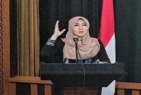 Anggota DPD RI Daerah Pemilihan Jawa Timur, Dr. Hj. Lia Istifhama, S.H.I., S.Sos., S.Sos.I., M.E.I., memaparkan pentingnya peran keluarga dan sekolah dalam membangun karakter pelajar pada Seminar Nasional Musyawarah Wilayah IPM Jawa Timur di BBPPMPV BOE Malang, Sabtu (4/7/2026).