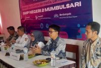 Kepala Bidang SMP Disdik Jember M. Rido'i menghadiri Pelatihan "Guru Cerdas Bermedia, Cermat Berkarya" di SMPN 2 Mumbulsari, Jember, Rabu (29/7/2026). (Foto Dok Ho/RadarBangsa.co.id)
