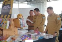 Bupati Lamongan Yuhronur Efendi membuka Festival Literasi Lamongan Pusta Raya 2026 di halaman Dinas Kearsipan dan Perpustakaan Daerah Lamongan, Selasa (30/6). (Foto Dok Ho/RadarBangsa.co.id
