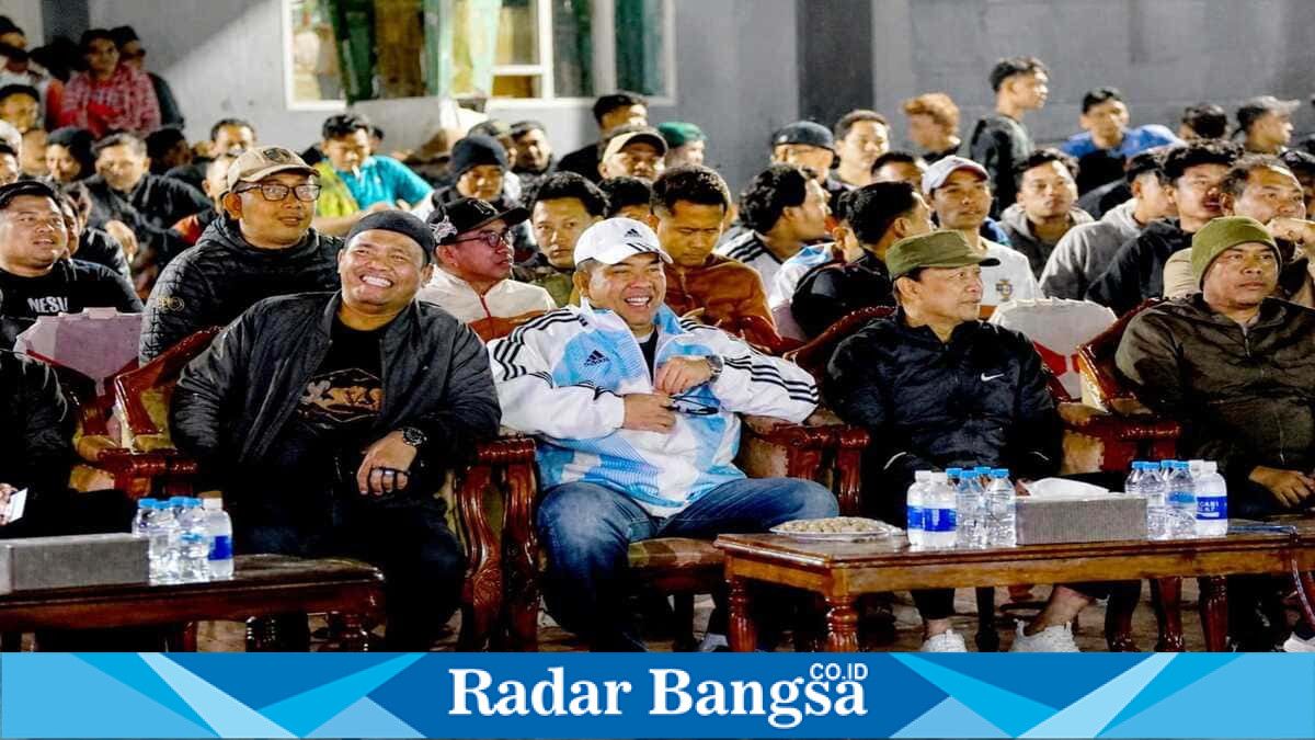 Ratusan warga memadati GOR A. Yani saat nobar Final Piala Dunia 2026 antara Spanyol melawan Argentina, Senin (20/7/2026). (Foto Dok Ho/RadarBangsa.co.id)
