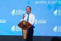 Menteri ESDM Bahlil Lahadalia menyampaikan sambutan pada Opening Ceremony Global Hydrogen Ecosystem Summit and Exhibition (GHES) 2026 di Jakarta, Selasa (21/7/2026). Bahlil menegaskan hidrogen berperan strategis dalam mendukung transisi energi dan swasembada energi nasional. (Foto Dok Ho/RadarBangsa.co.id)