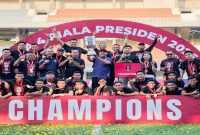 Pemain Pasuruan United merayakan gelar juara Liga 4 Piala Presiden 2026 usai mengalahkan Pesik Kuningan di Stadion Mandala Krida, Yogyakarta, Sabtu (11/7/2026). (Foto Dok Ho/RadarBangsa.co.id)