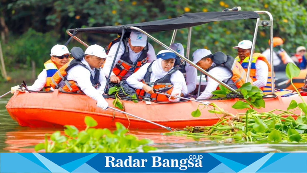 Gubernur Jawa Timur Khofifah Indar Parawansa mengajak seluruh elemen masyarakat menjaga kelestarian sungai pada peringatan Hari Sungai Nasional 2026, Senin (27/7). (Foto Dok Ho/RadarBangsa.co.id)