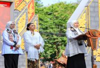 Gubernur Khofifah Indar Parawansa membuka Banyuwangi Ethno Carnival 2026 di Taman Blambangan, Banyuwangi, Sabtu, 18 Juli 2026. (Foto Dok Ho/RadarBangsa.co.id)