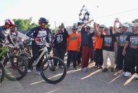Wakil Bupati Pasuruan HM Shobih Asrori melepas lebih dari 1.000 peserta Mountain Bike (MTB) di kawasan Bangil Kota Baru, Beji, Sabtu (5/7/2026). (Foto Dok Ho/RadarBangsa.co.id)