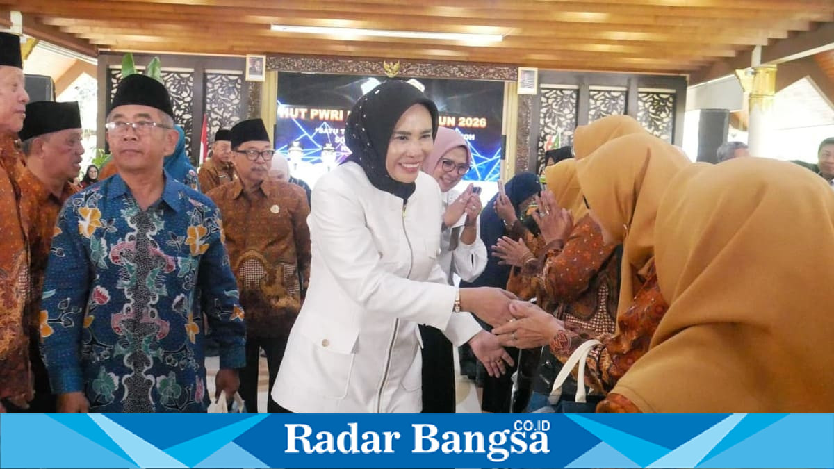 Wakil Bupati Sidoarjo Hj. Mimik Idayana menghadiri Tasyakuran dan Resepsi HUT Ke-64 PWRI Kabupaten Sidoarjo di Pendopo Delta Wibawa, Rabu (29/7/2026). (Foto Dok Ho/RadarBangsa.co.id)
