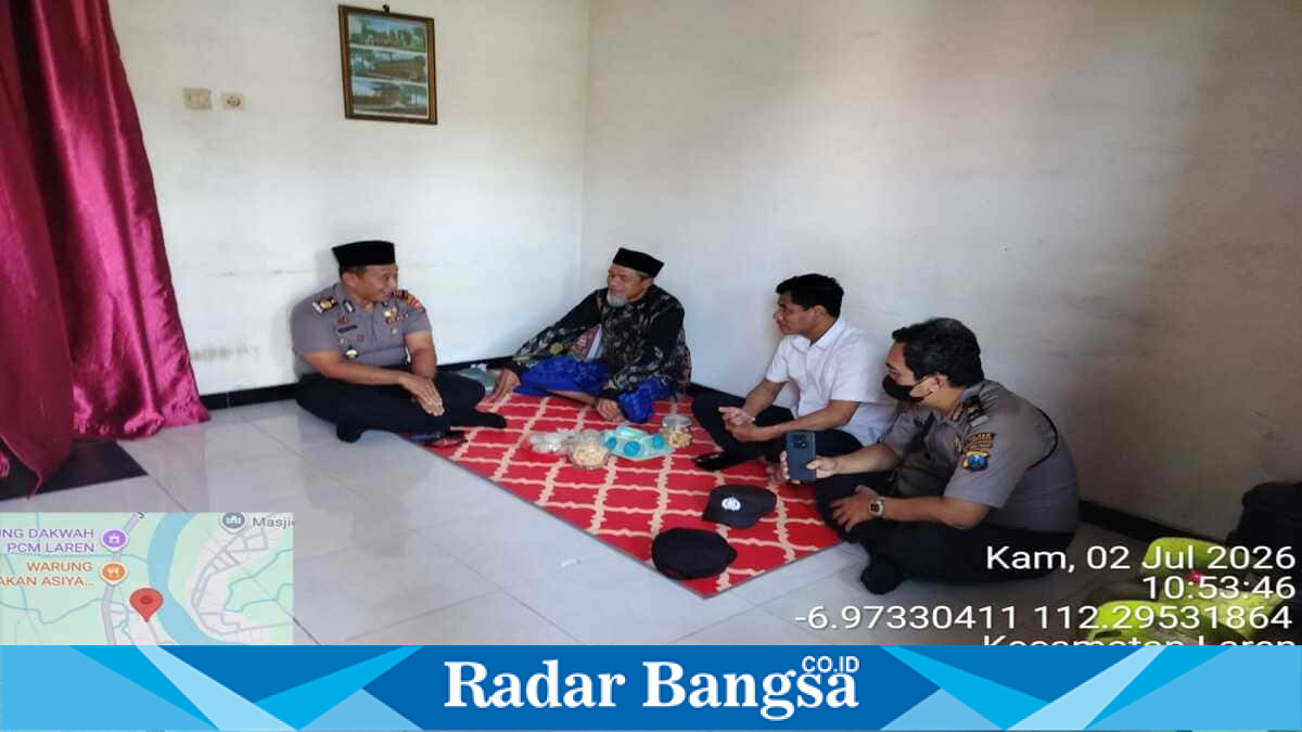 Kapolsek Laren AKP Anang Purwo Widodo bersama jajaran Polsek Laren bersilaturahmi dengan Ketua PC Muhammadiyah Laren di Kecamatan Laren, Kabupaten Lamongan, Kamis (2/7/2026). (Foto Dok Ho/RadarBangsa.co.id)