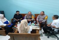 Kapolsek Tikung bersama Pemerintah Desa Soko menggelar koordinasi pencegahan tindak pidana 3C di Balai Desa Soko, Lamongan, Rabu (8/7/2026). (Foto Dok Ho/RadarBangsa.co.id)