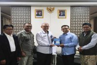 Sekjen Kemnaker Cris Kuntadi menerima audiensi pimpinan GERTANUSA Foundation untuk menjajaki kolaborasi pengembangan SDM di Jakarta, Senin (6/7/2026). (Foto Dok Ho/RadarBangsa.co.id)