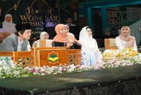 Gubernur Jatim Khofifah Indar Parawansa menghadiri majelis sholawat bersama Gus Iqdam di Surabaya, Minggu (12/7/2026). (Foto Dok Ho/RadarBangsa.co.id)