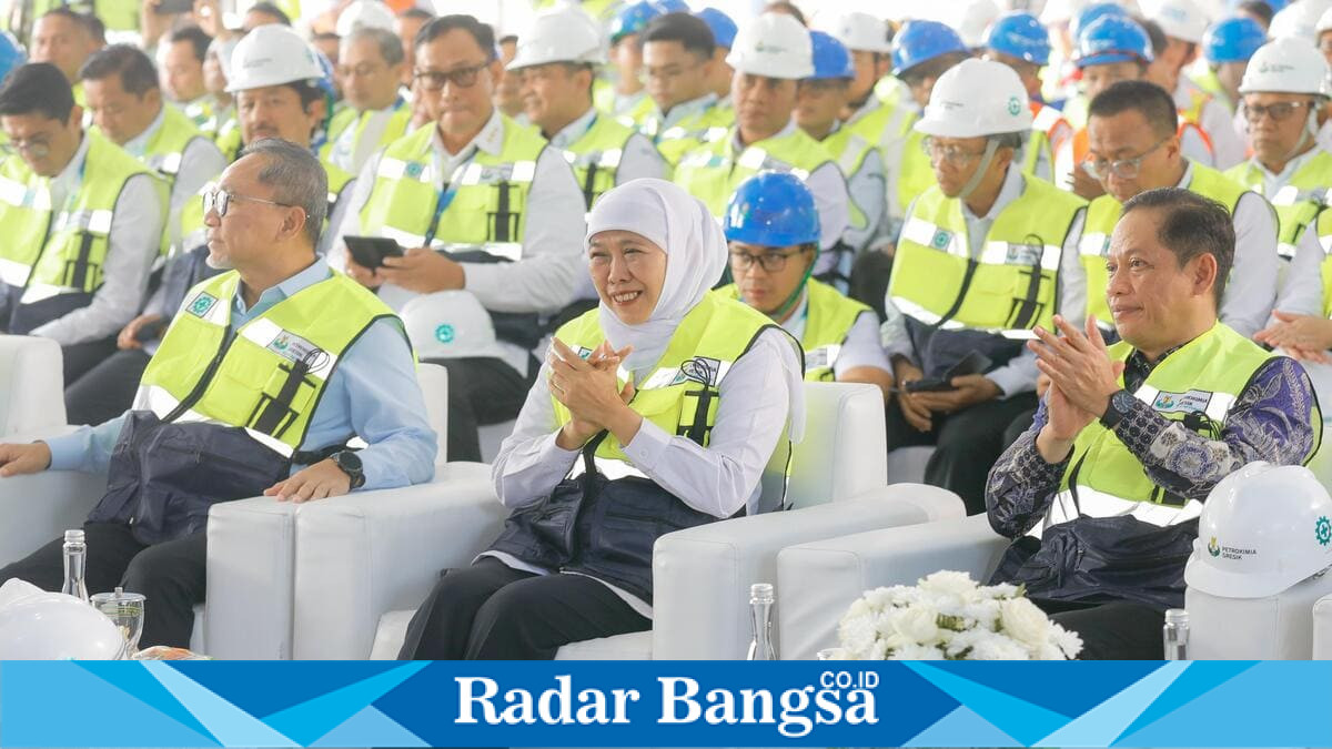 Gubernur Jawa Timur Khofifah Indar Parawansa mendampingi Menko Pangan Zulkifli Hasan pada GSPI ASRI 2026 di Gresik, Rabu (15/7). (Foto Dok Ho/RadarBangsa.co.id)