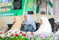 Gubernur Jawa Timur Khofifah Indar Parawansa menghadiri Idul Khotmi Nasional ke-234 Thoriqoh At-Tijaniyah di Pondok Pesantren Al-Amien Prenduan, Sumenep, Minggu (19/7/2026). (Foto Dok Ho/RadarBangsa.co.id)