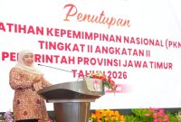 Gubernur Jawa Timur Khofifah Indar Parawansa menutup Pelatihan Kepemimpinan Nasional (PKN) II Angkatan II Tahun 2026 di BPSDM Jawa Timur, Surabaya, Kamis (2/7). (Foto Dok Ho/RadarBangsa.co.id)