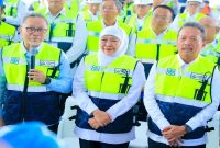 Gubernur Jawa Timur Khofifah Indar Parawansa mendampingi Menko Pangan Zulkifli Hasan menghadiri GSPI ASRI 2026 di Dermaga C PT Petrokimia Gresik, Rabu (15/7). (Foto Dok Ho/RadarBangsa.co.id)