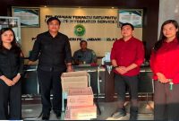 Kejari Pelalawan melimpahkan enam terdakwa dugaan korupsi penyaluran pupuk subsidi ke Pengadilan Tipikor Pekanbaru, Selasa (14/7/2026). (Foto Dok Ho/RadarBangsa.co.id)